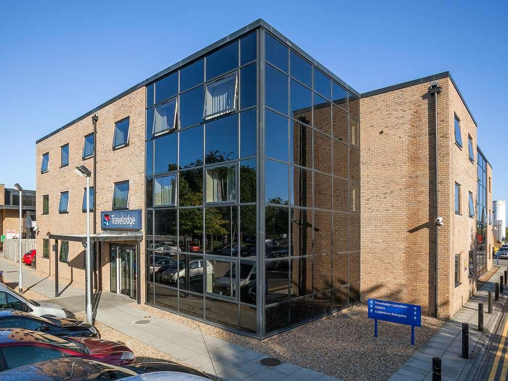 Travelodge Bedford Bagian luar foto
