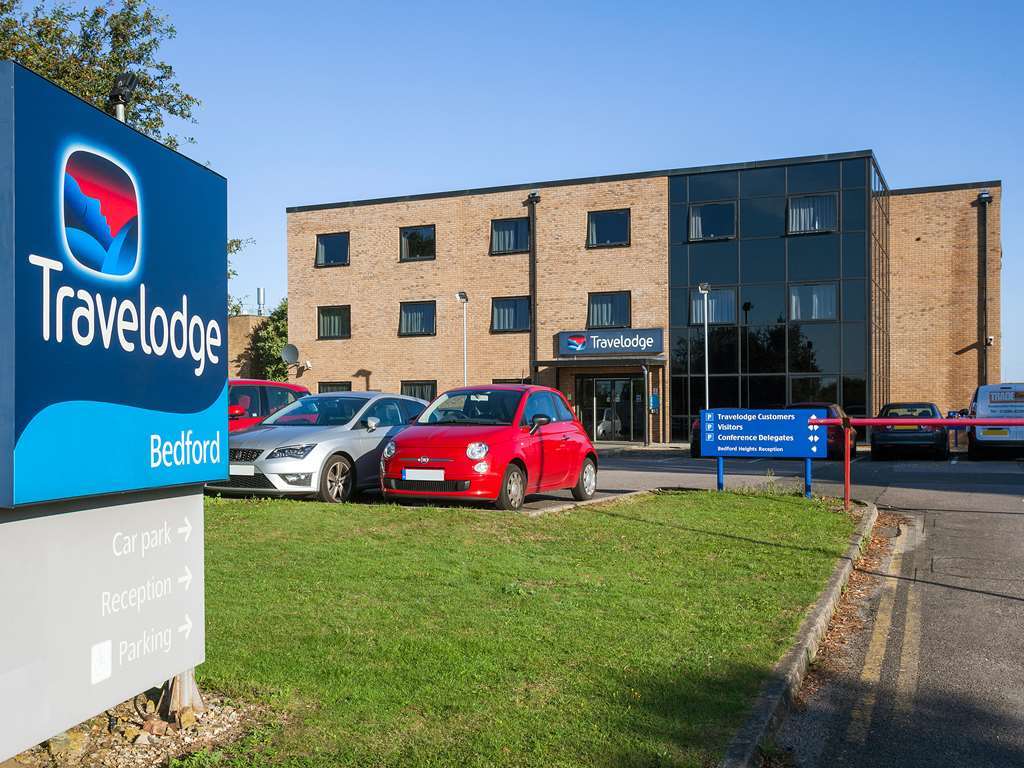 Travelodge Bedford Bagian luar foto